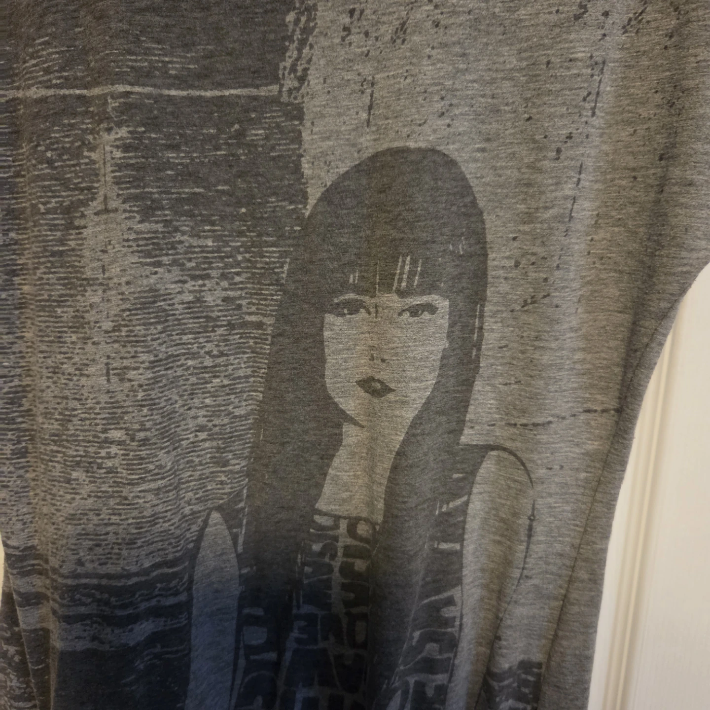 Grey Graphic Print Short Sleeve T-Shirt Size Medium - photo 2