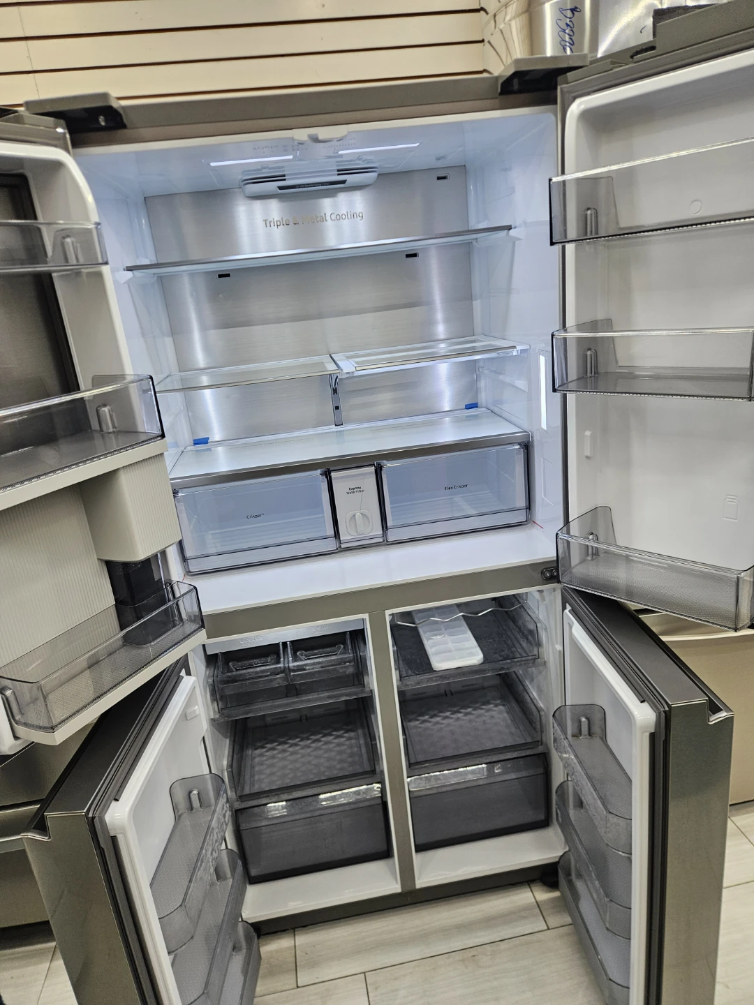 Samsung Family Hub 4-Door Refrigerator - photo 2