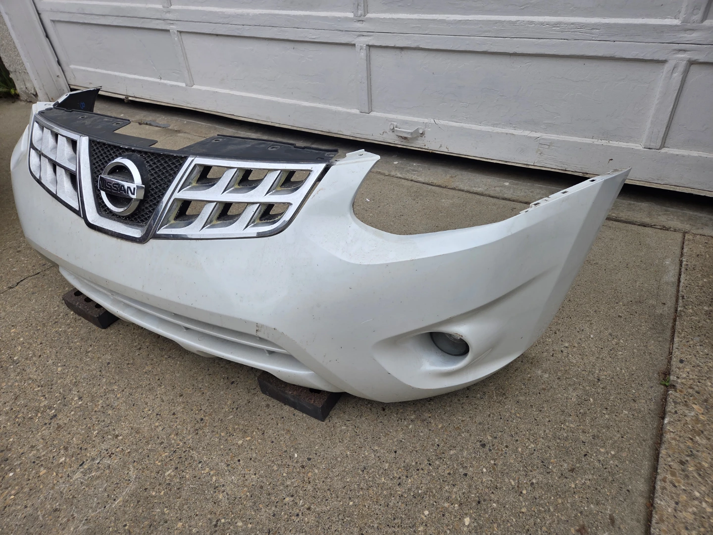 Nissan Front Bumper with Grille - photo 2