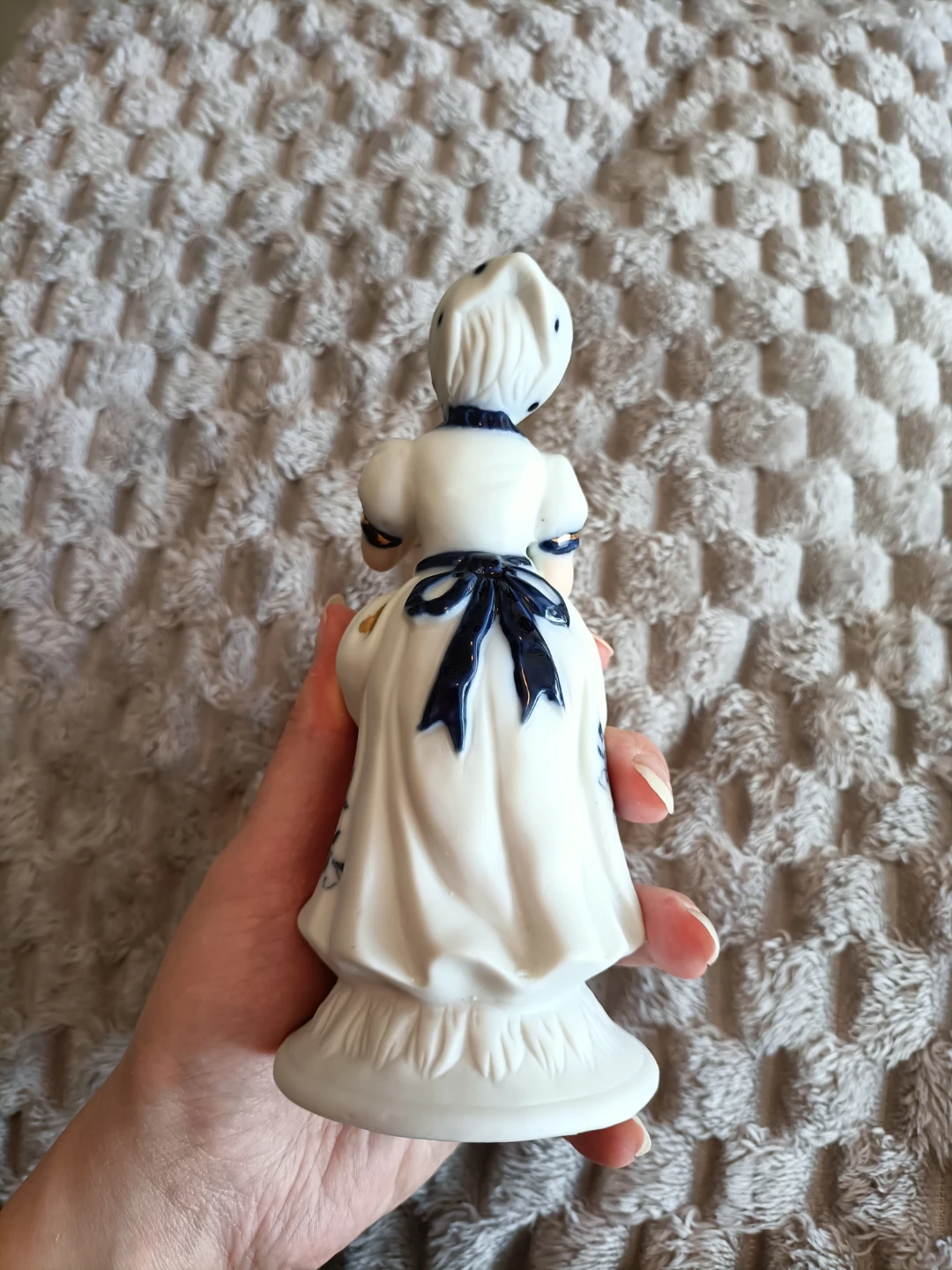 Vintage Porcelain Figurine - photo 2