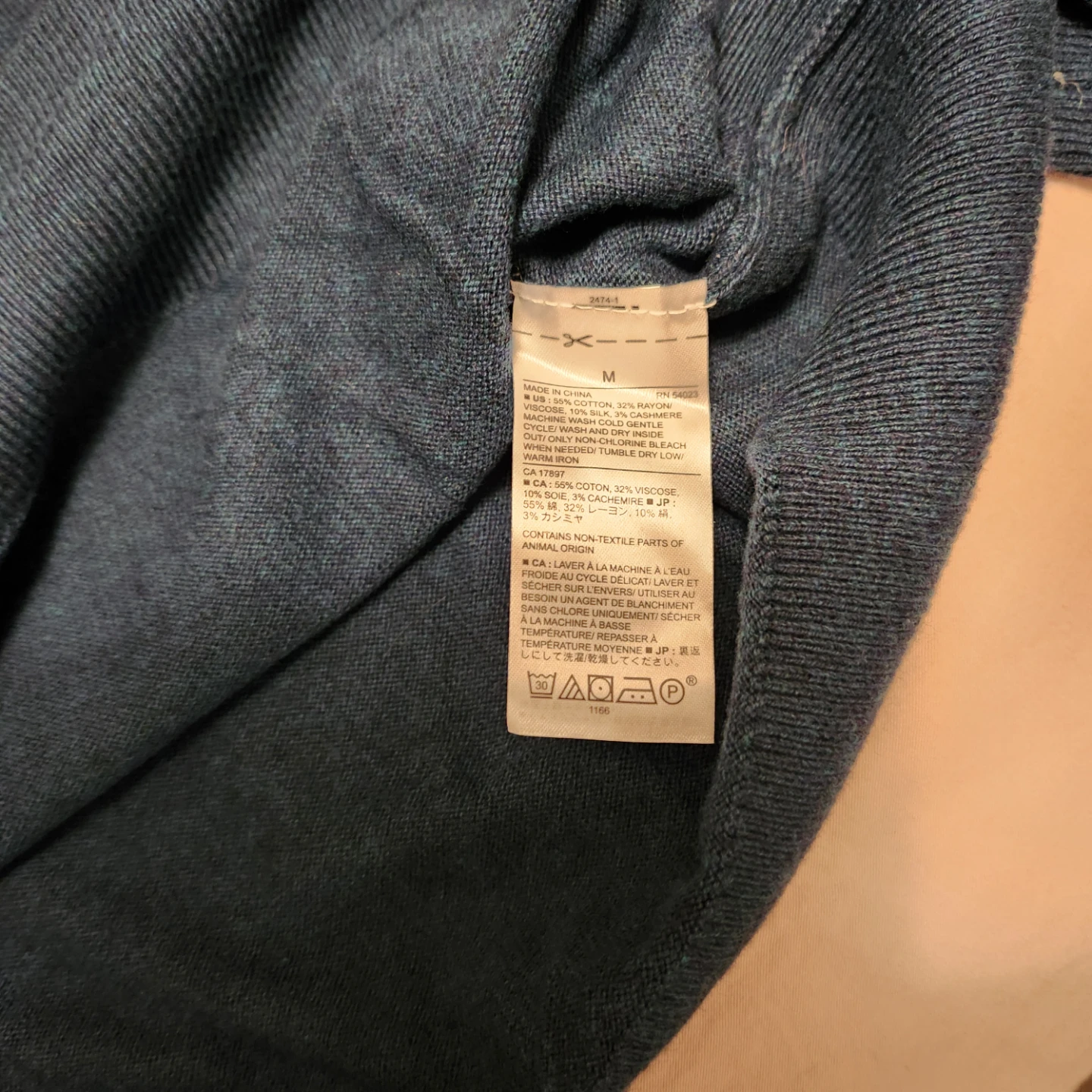 Banana Republic V-Neck Sweater, Size Medium - photo 2
