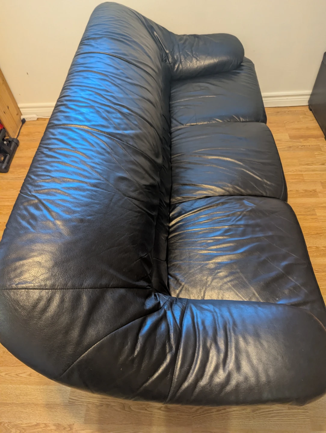 Black Leather Three-Seater Sofa - photo 4