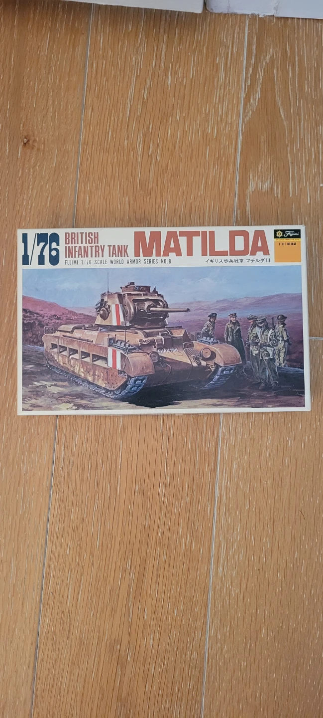 Matilda 1/76 tank model set.