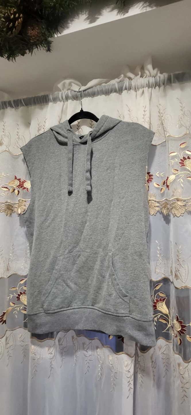 Sleeveless hoodie