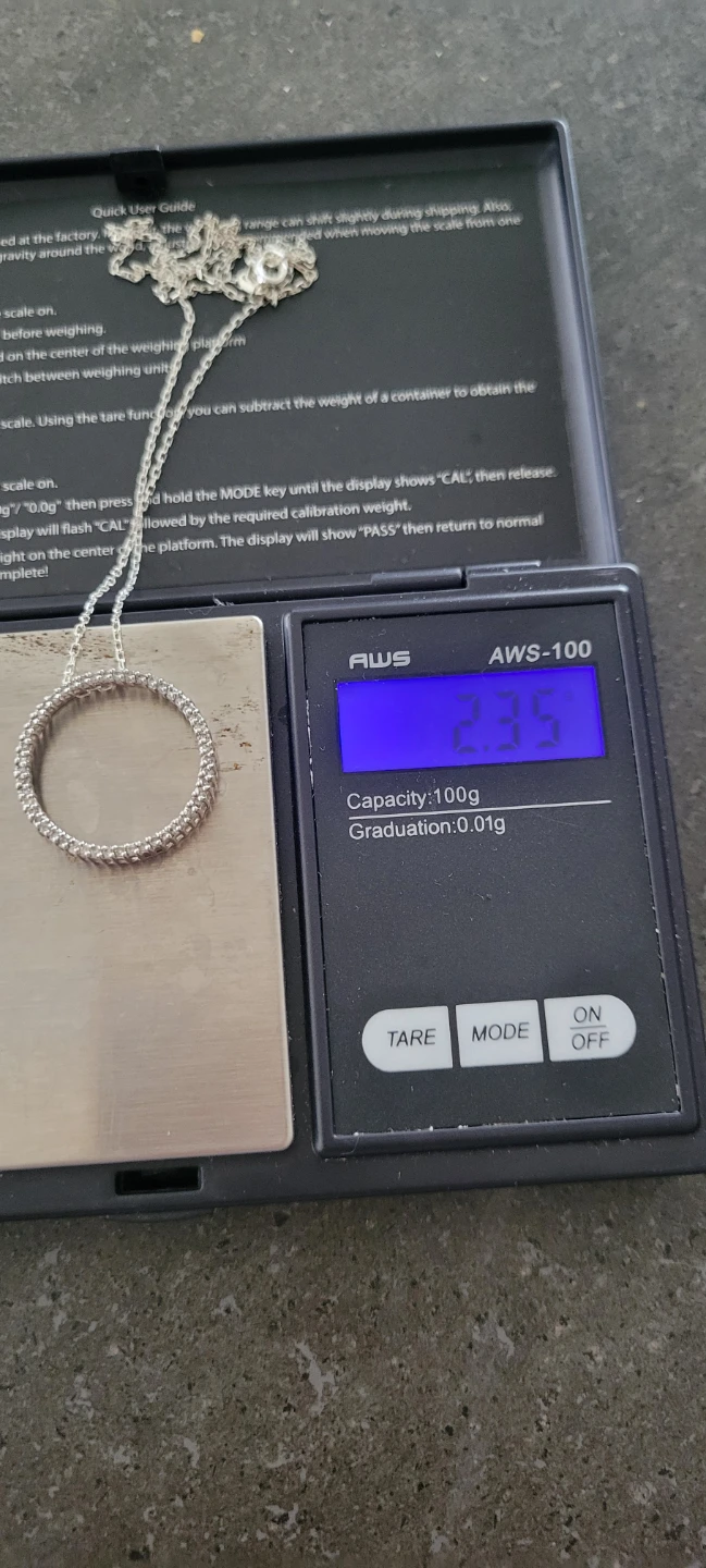 Beautiful 10K White Gold Diamond Circle Pendant Necklace - photo 3