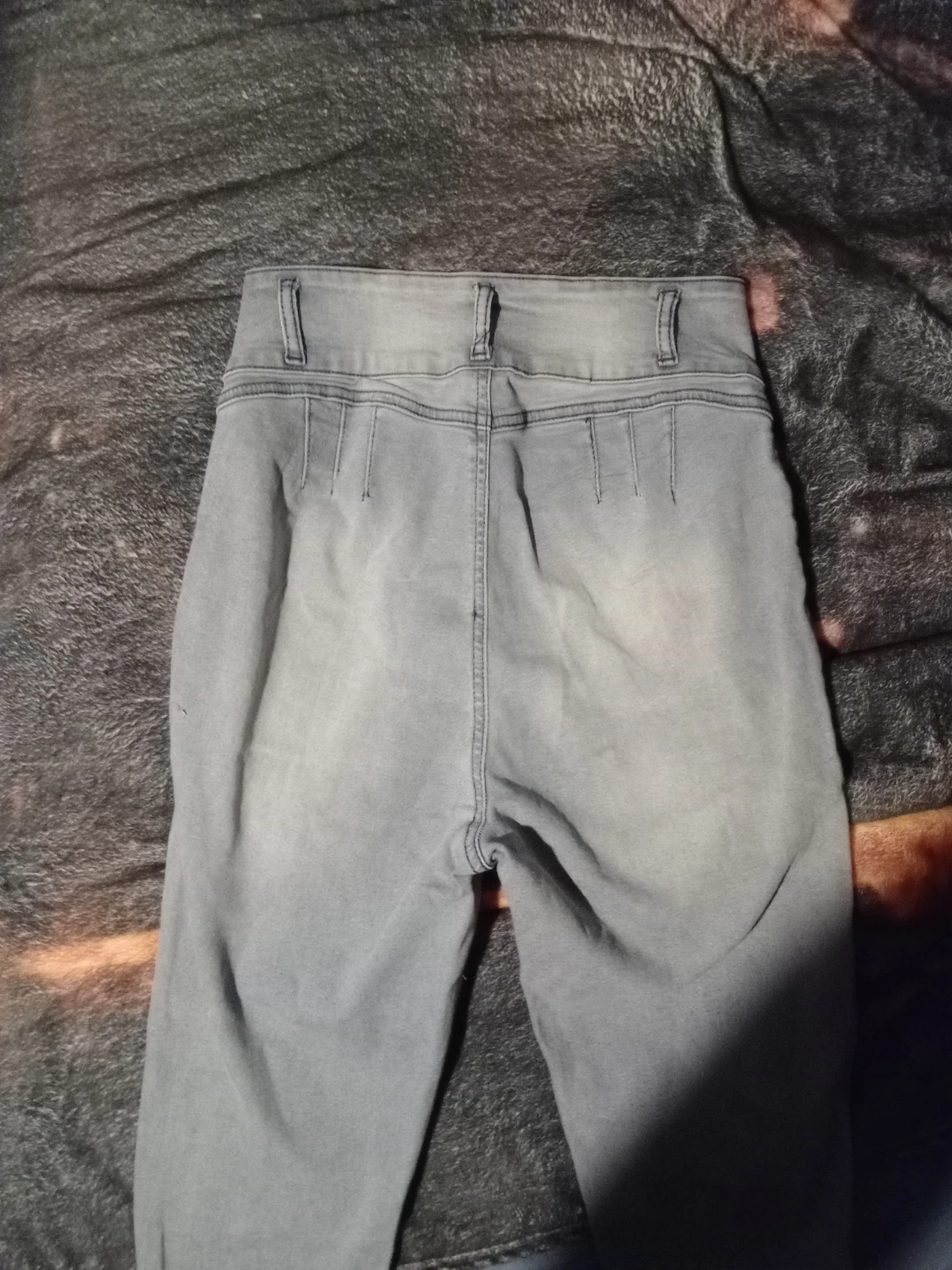 Light wash high-waisted denim jeans - photo 2