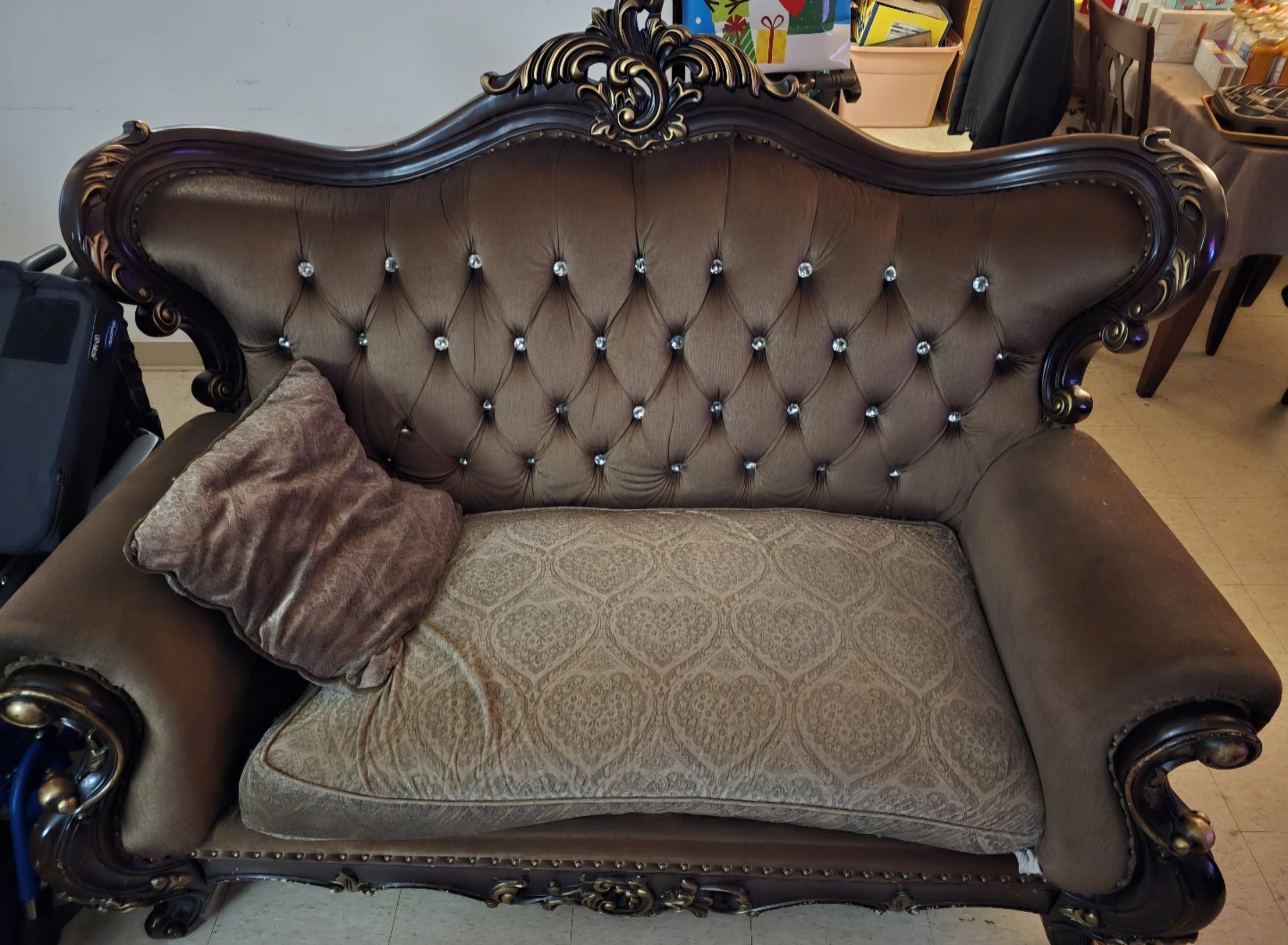 Classic Brown Tufted Sofa Set - photo 3