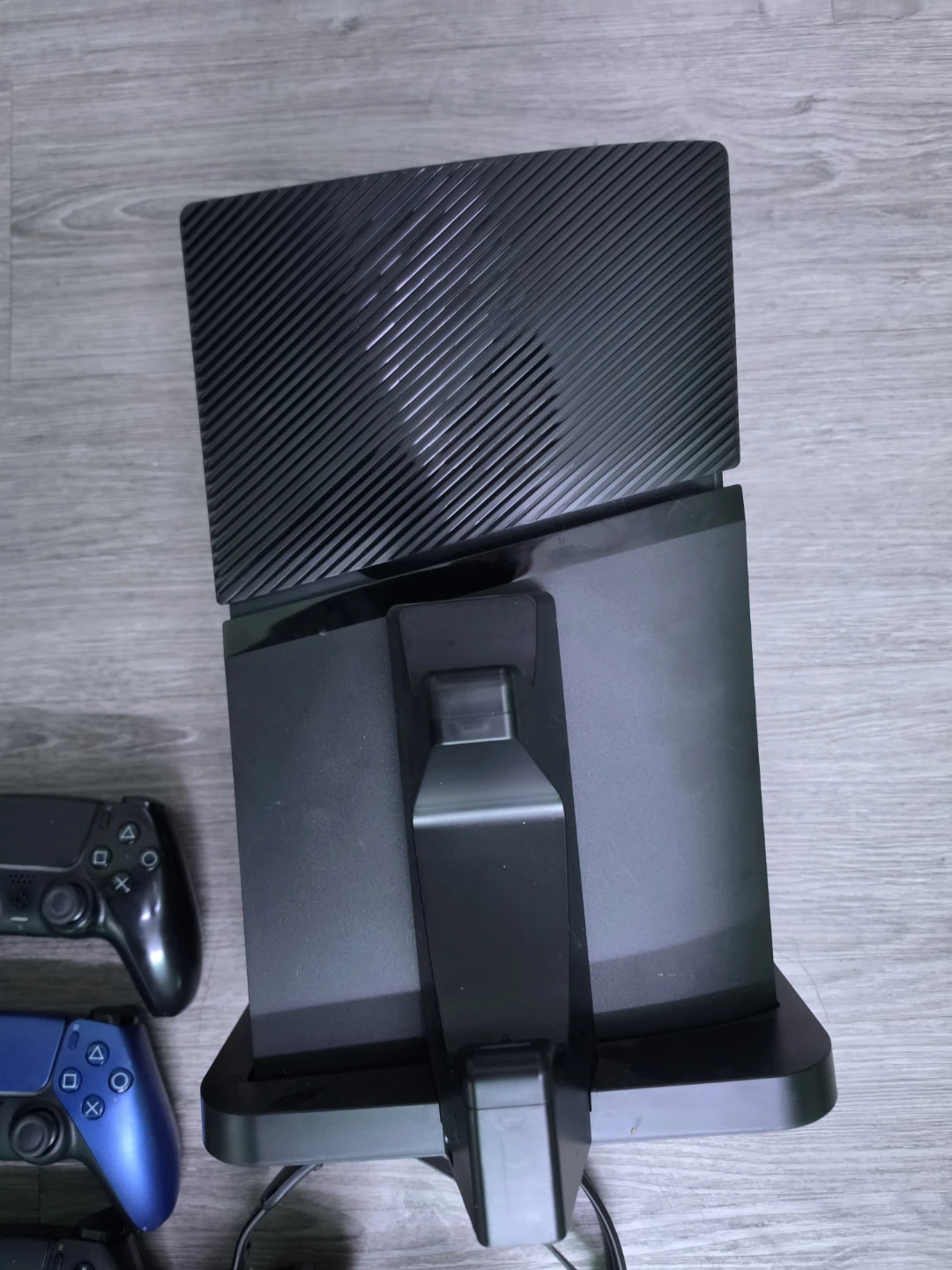 Digital PS5 Slim Bundle - 3 Controllers