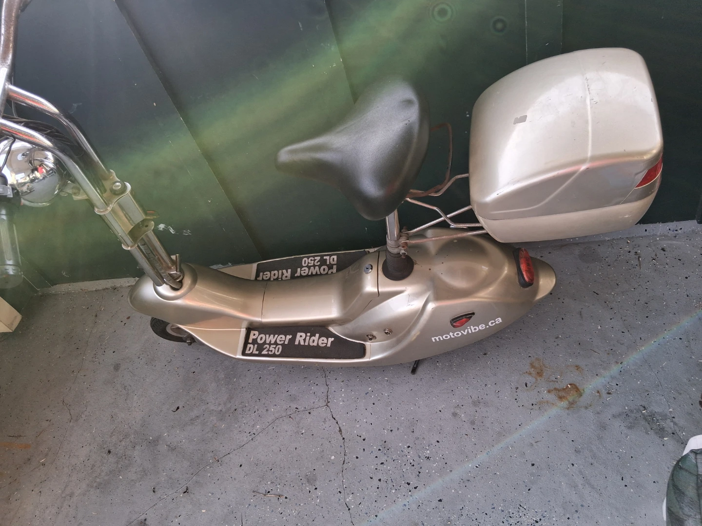Motovibe Power Rider DL 250 Electric Scooter - photo 5
