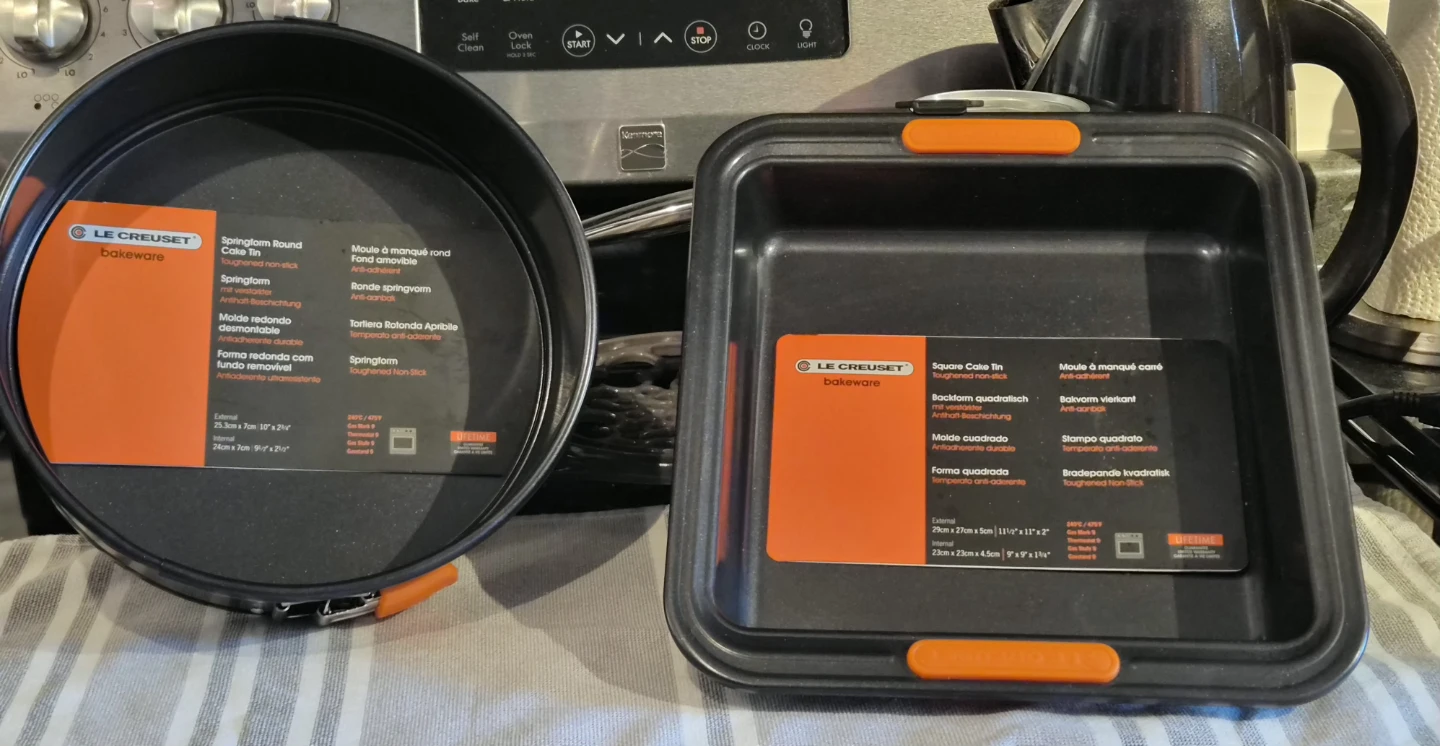 Le Creuset 7-piece Non-Stick Bakeware Set (2 new&5used) - photo 2