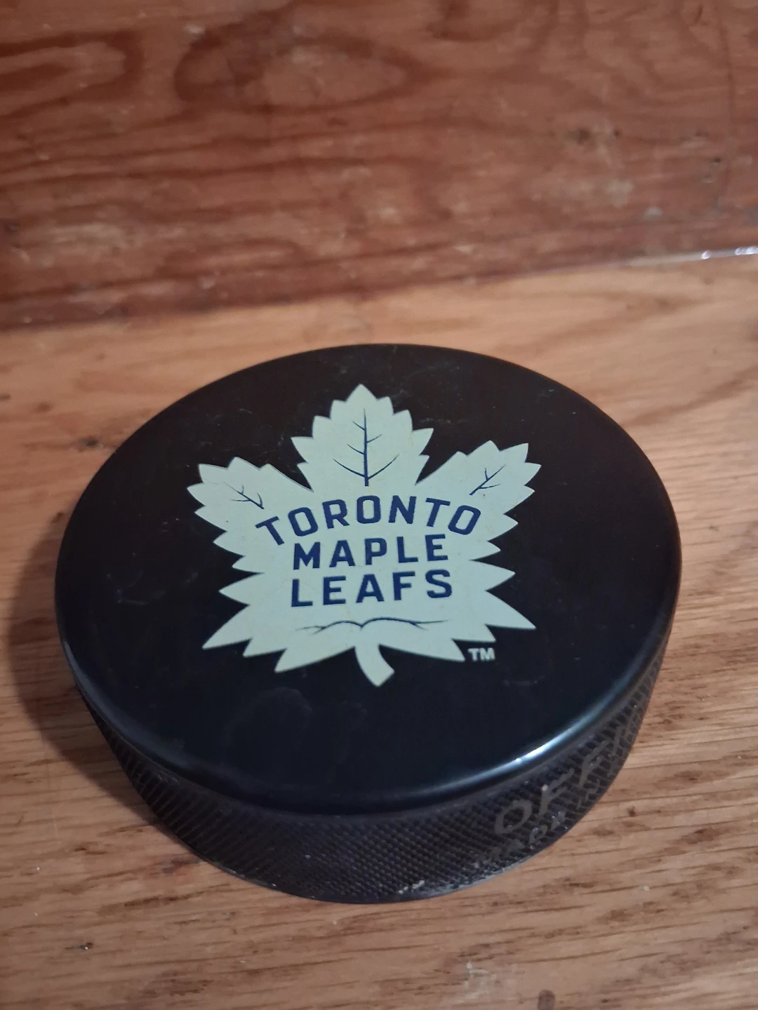 Toronto Maple Leafs Official NHL Hockey Puck