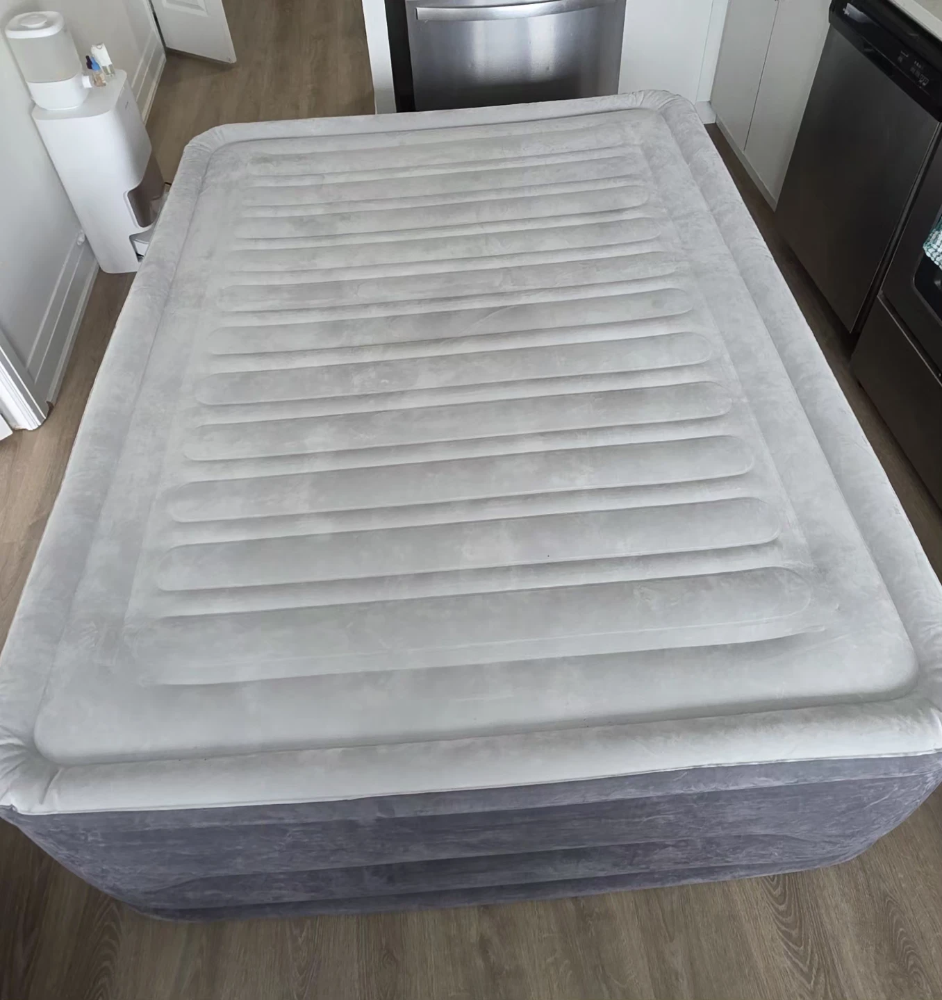 Queen-Size Air Mattress with Built-in Electric Pump – Grey