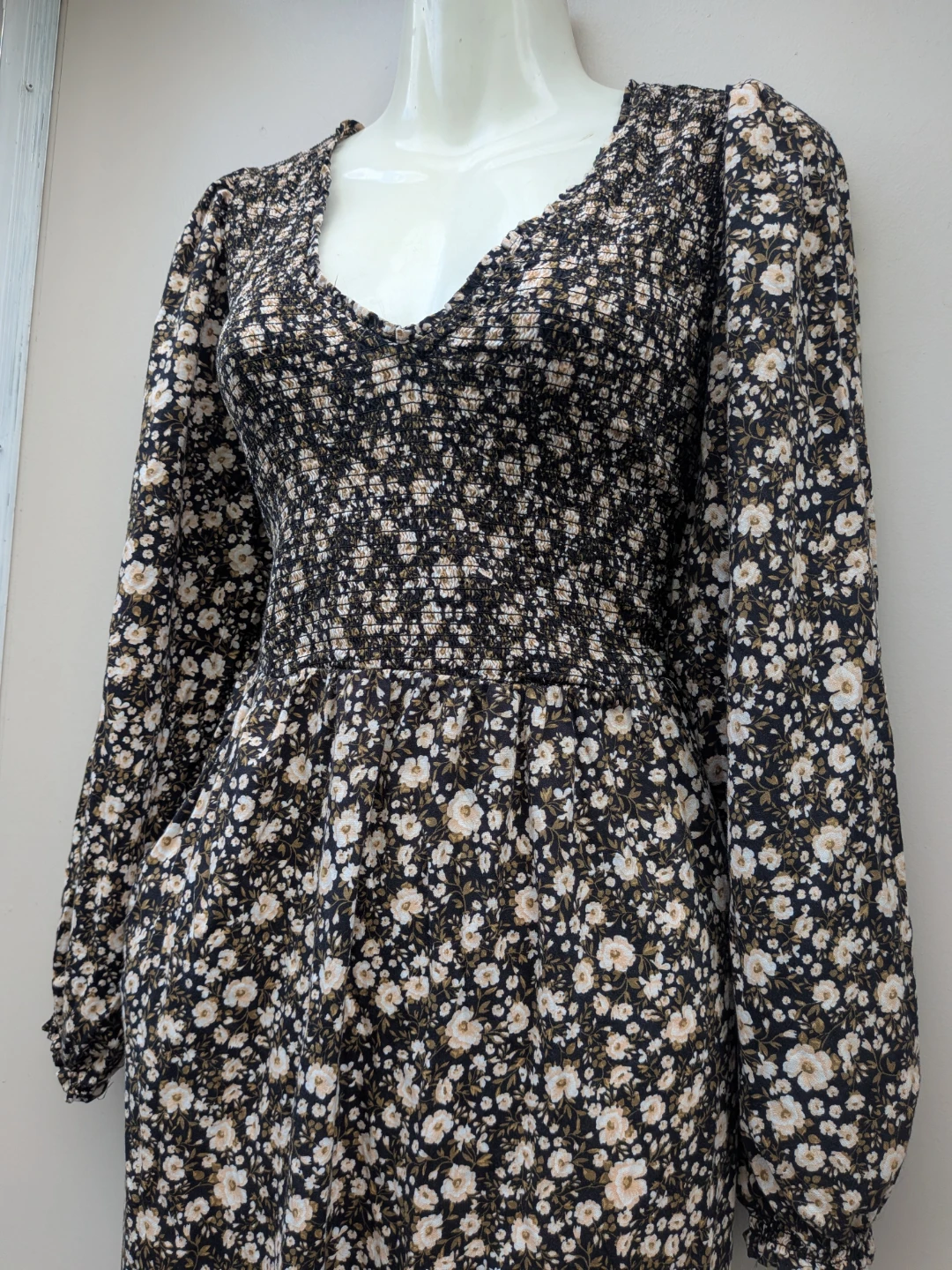Floral Smocked Midi Dress sz Medium