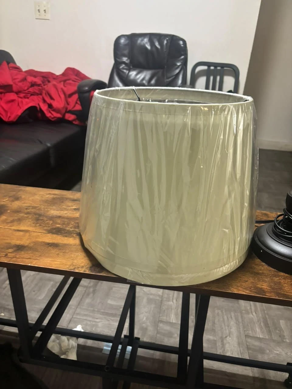 Black Table Lamp with Off-White Shade - photo 4