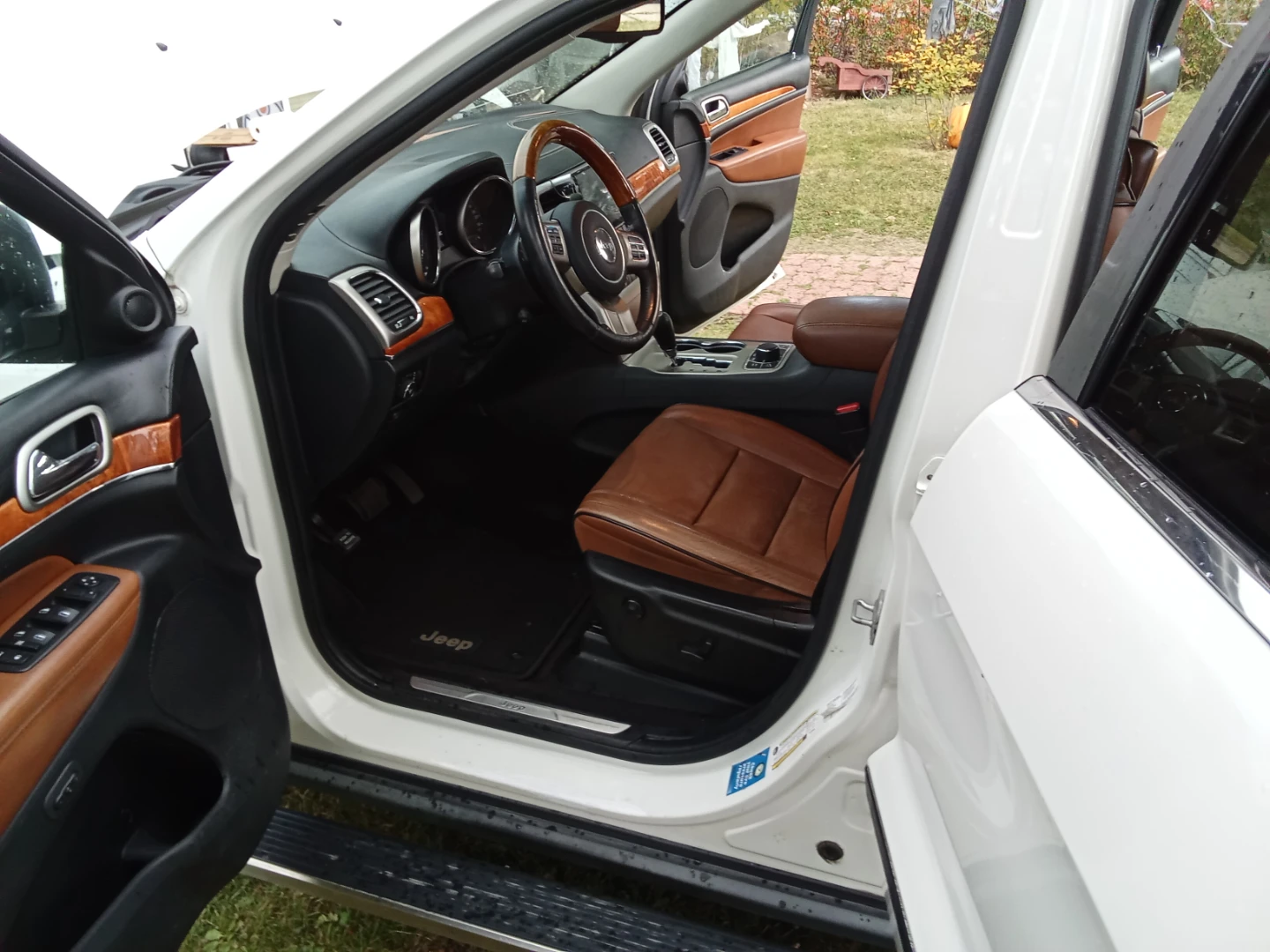 Jeep Grand Cherokee SUV - photo 5