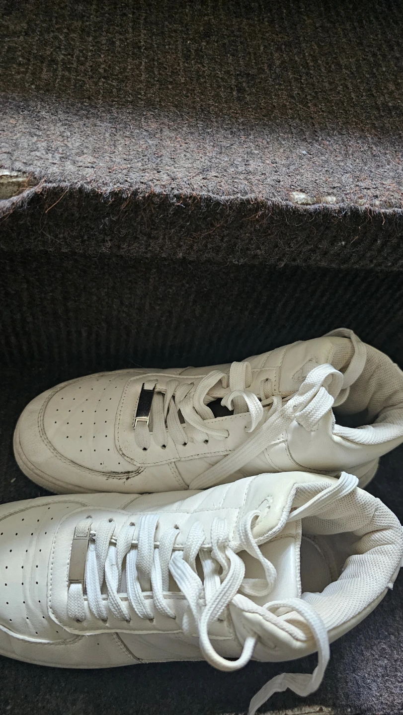 White high-top sneakers - photo 4