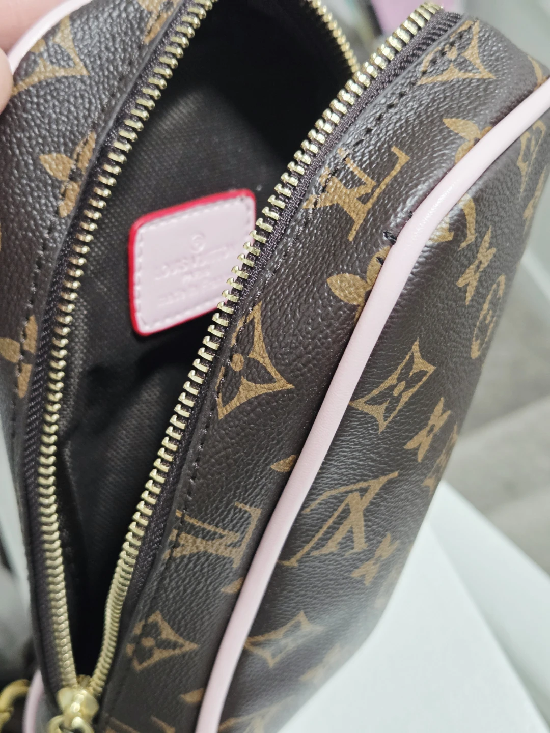 Louis Vuitton Monogram Sling Bag - photo 5