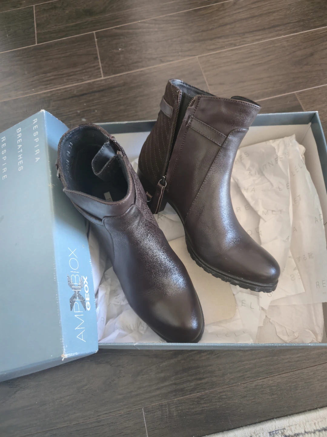 Brown Leather, Nikes - photo 2