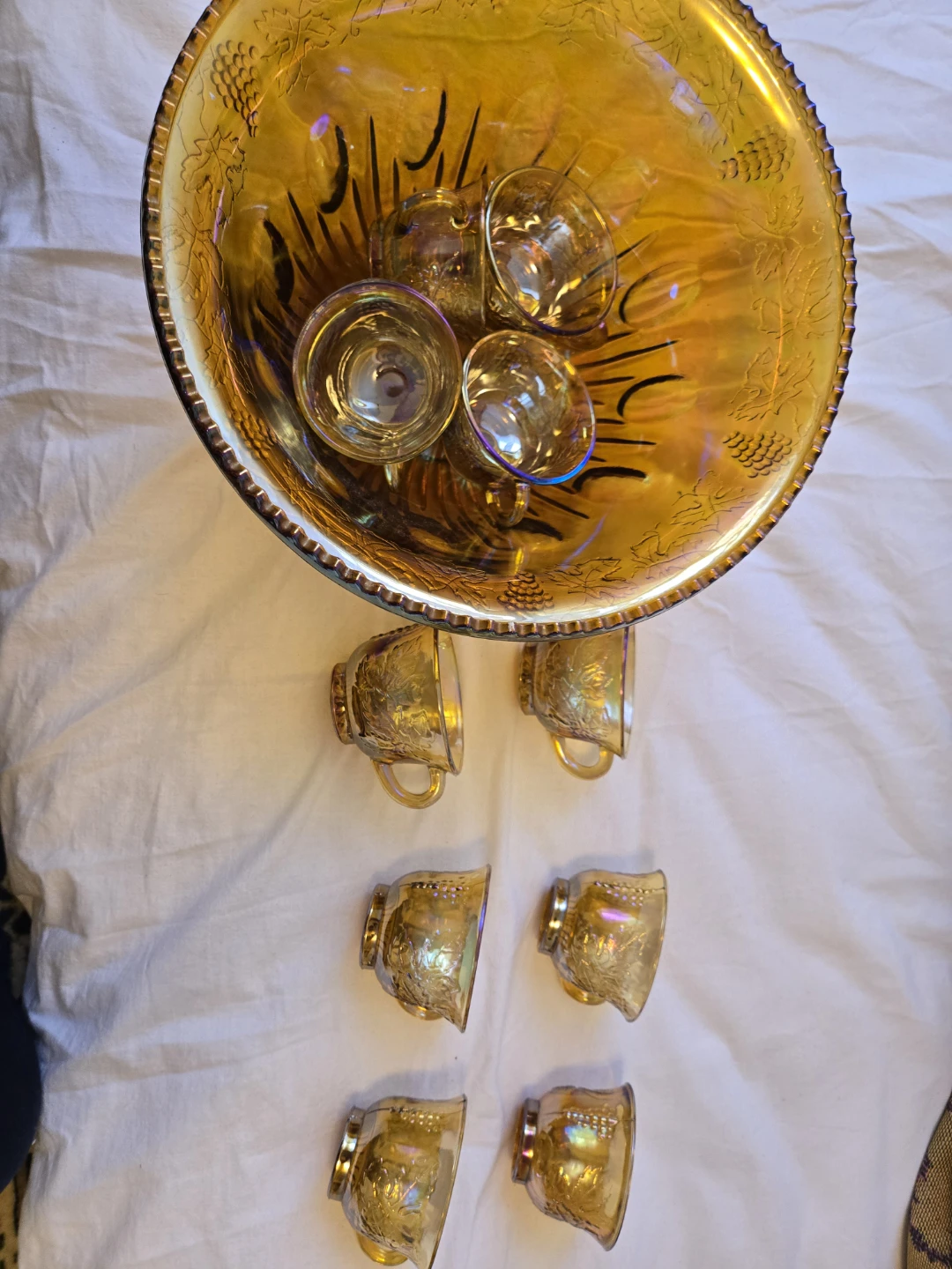 Beautiful vintage Carnival  Glass Punch Bowl Set
