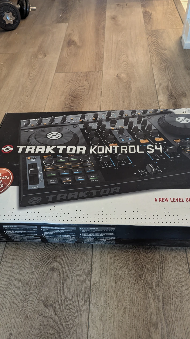 Native Instruments Traktor Kontrol S4 DJ Controller - photo 3