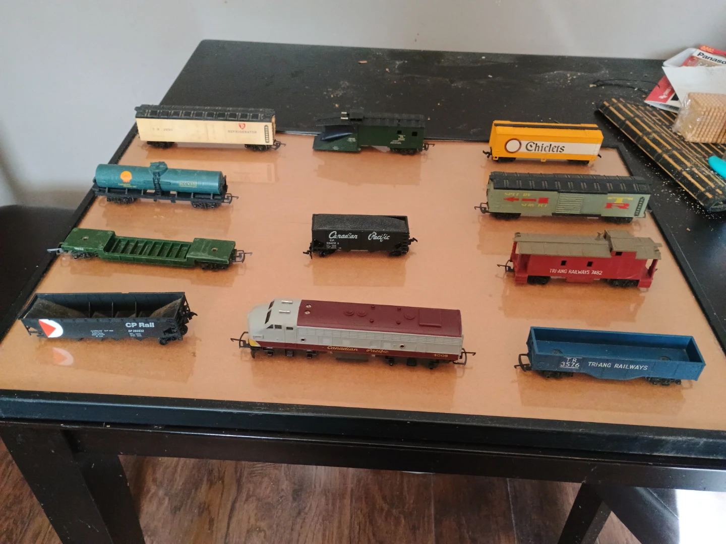 Collection of 10 Tri-ang Railways Model Train Cars