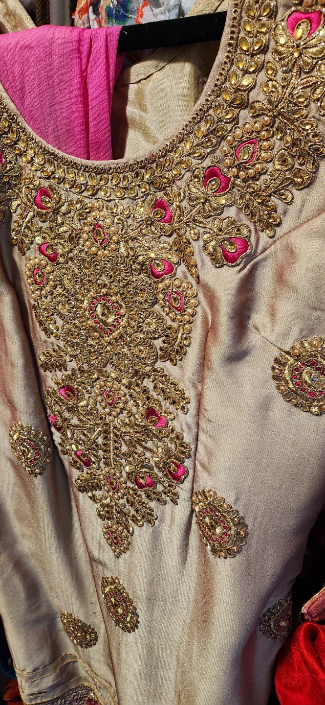 Gold and Pink Embroidered salwar suit - photo 2