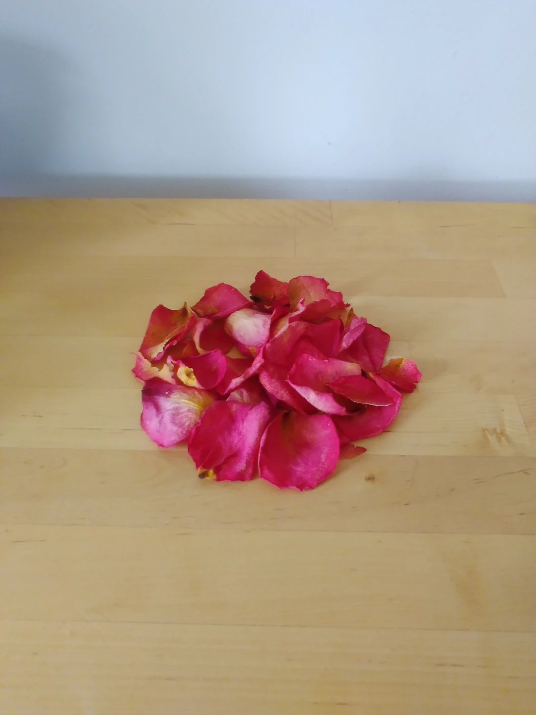Dried rose petals - photo 2