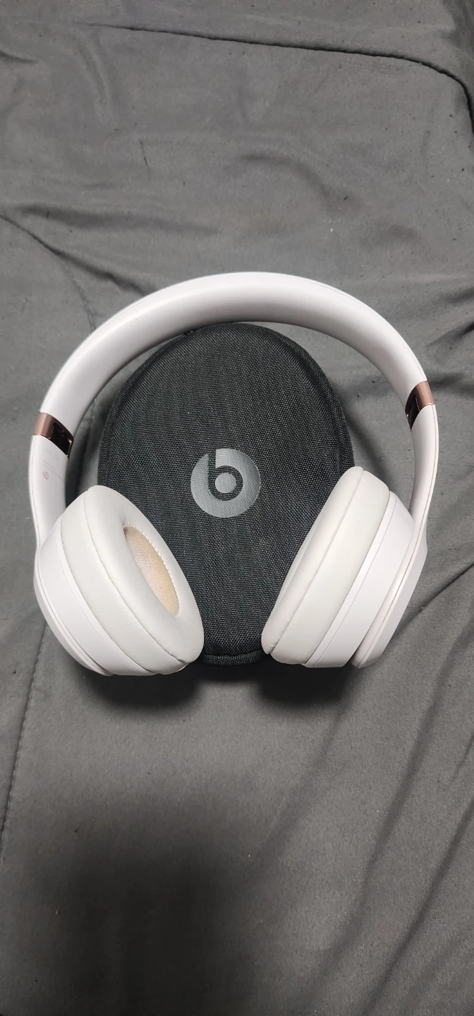 Beats Solo3 Wireless Headphones - White