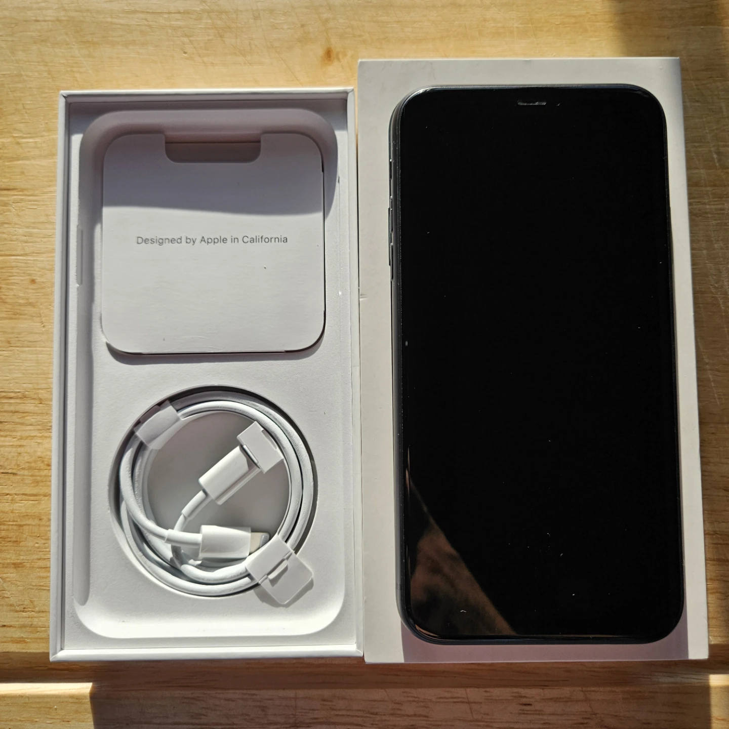 iPhone 11 - 64gb - Unlocked - photo 2