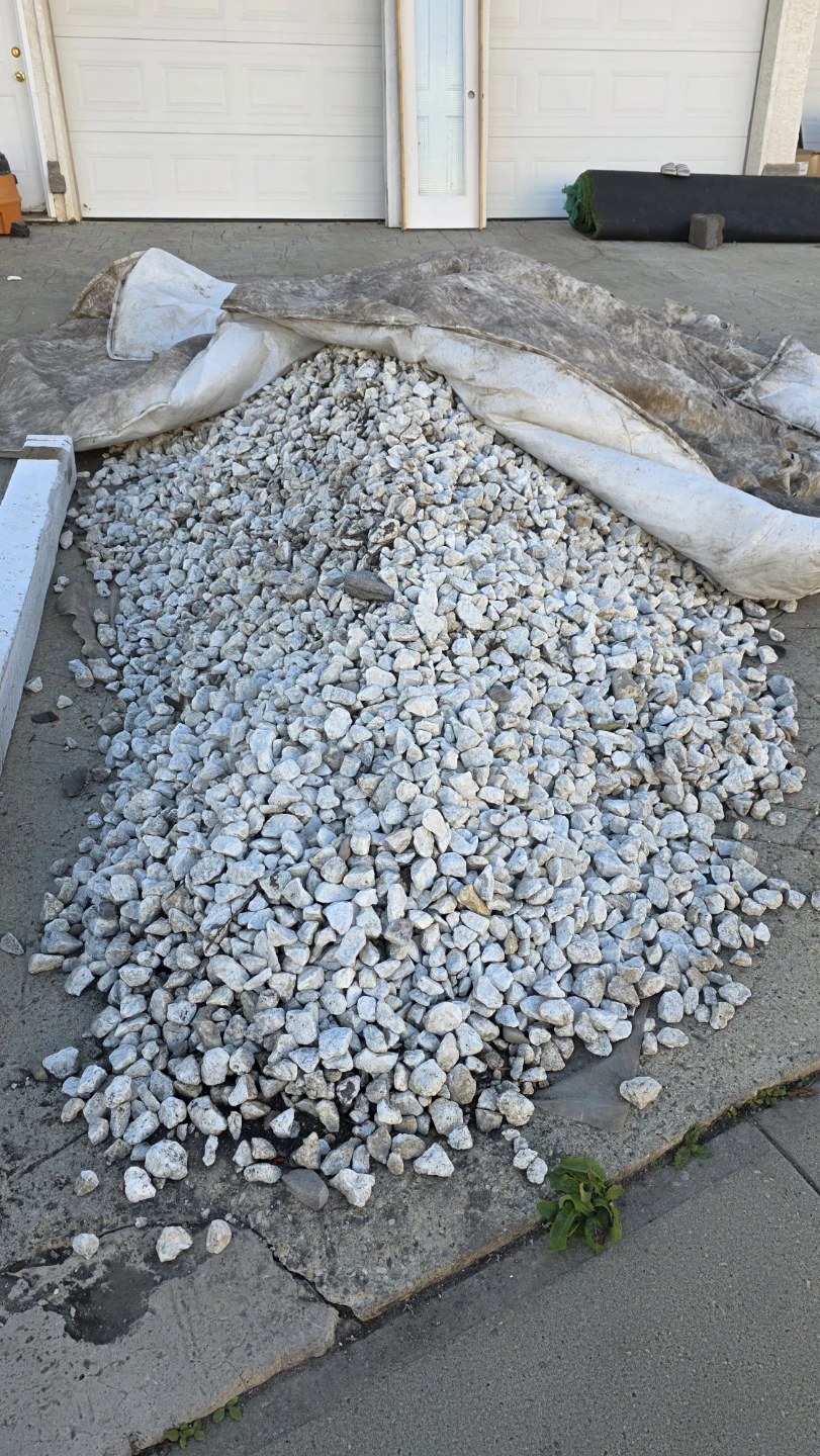 White landscaping rocks stones - photo 2