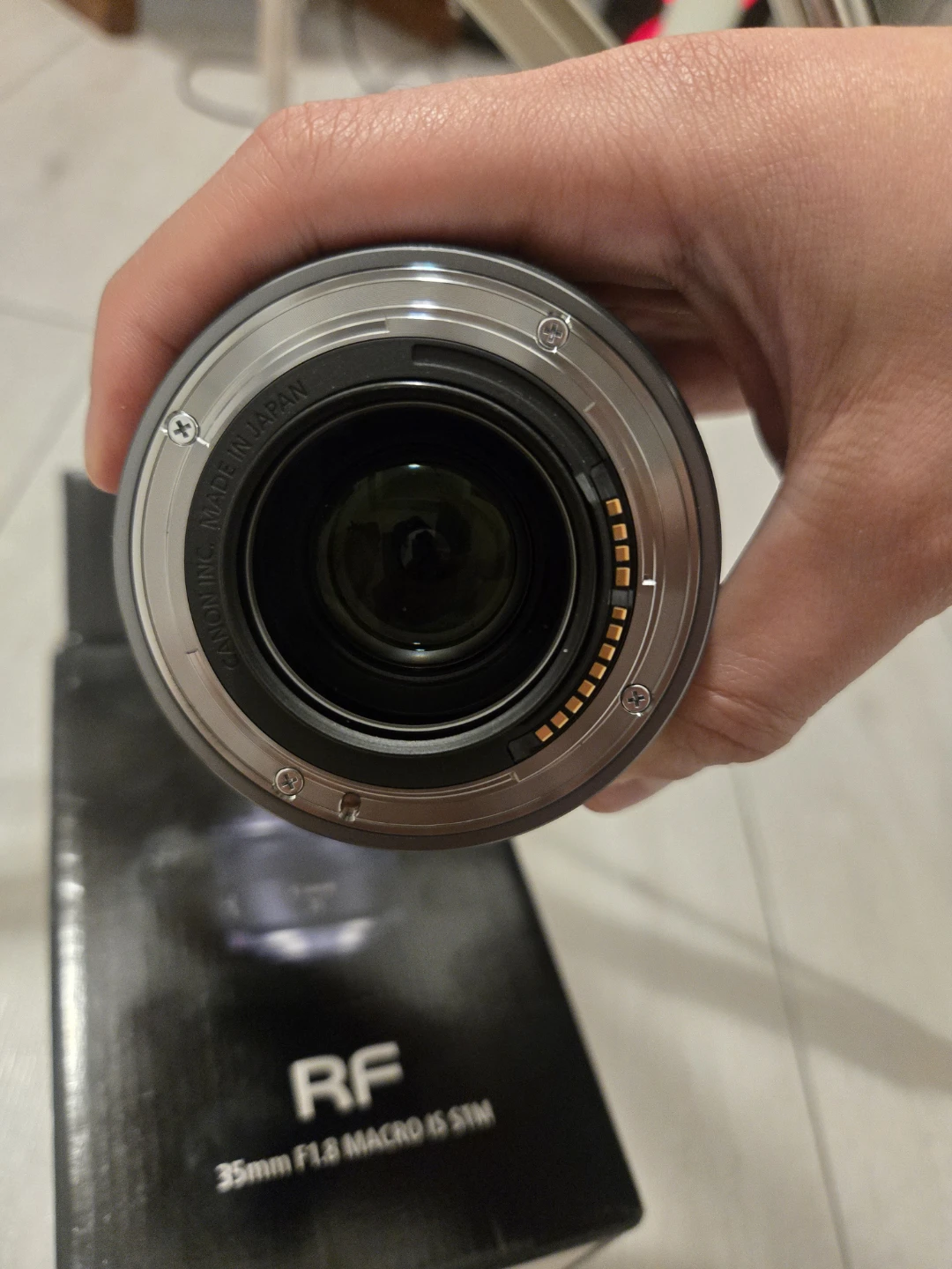 Canon RF 35mm F1.8 Macro IS STM Lens - photo 4