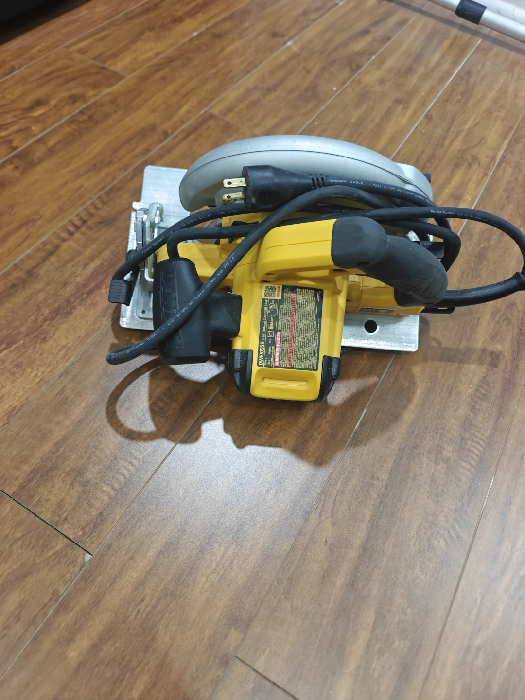 DEWALT DWE575SB 7-1/4 inch Circular Saw - photo 5