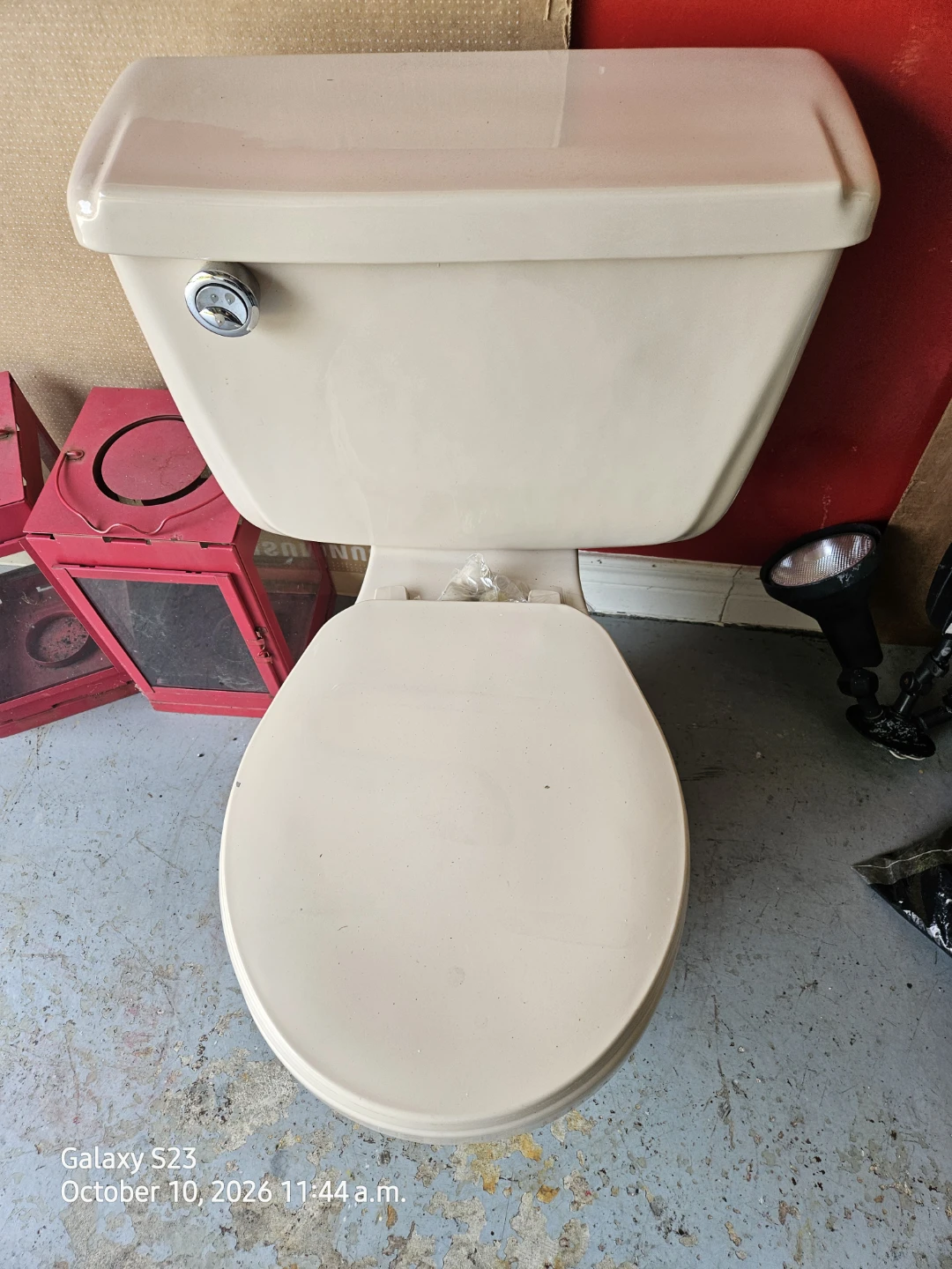 TOILET