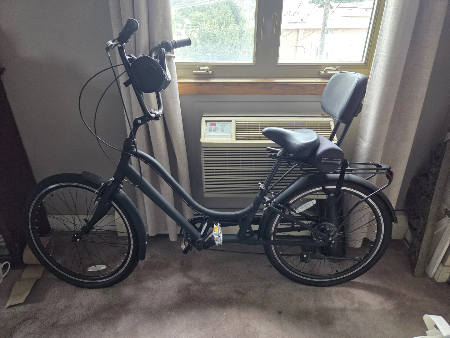 Sixthreezero peddle fwd bike LIKE NEW!