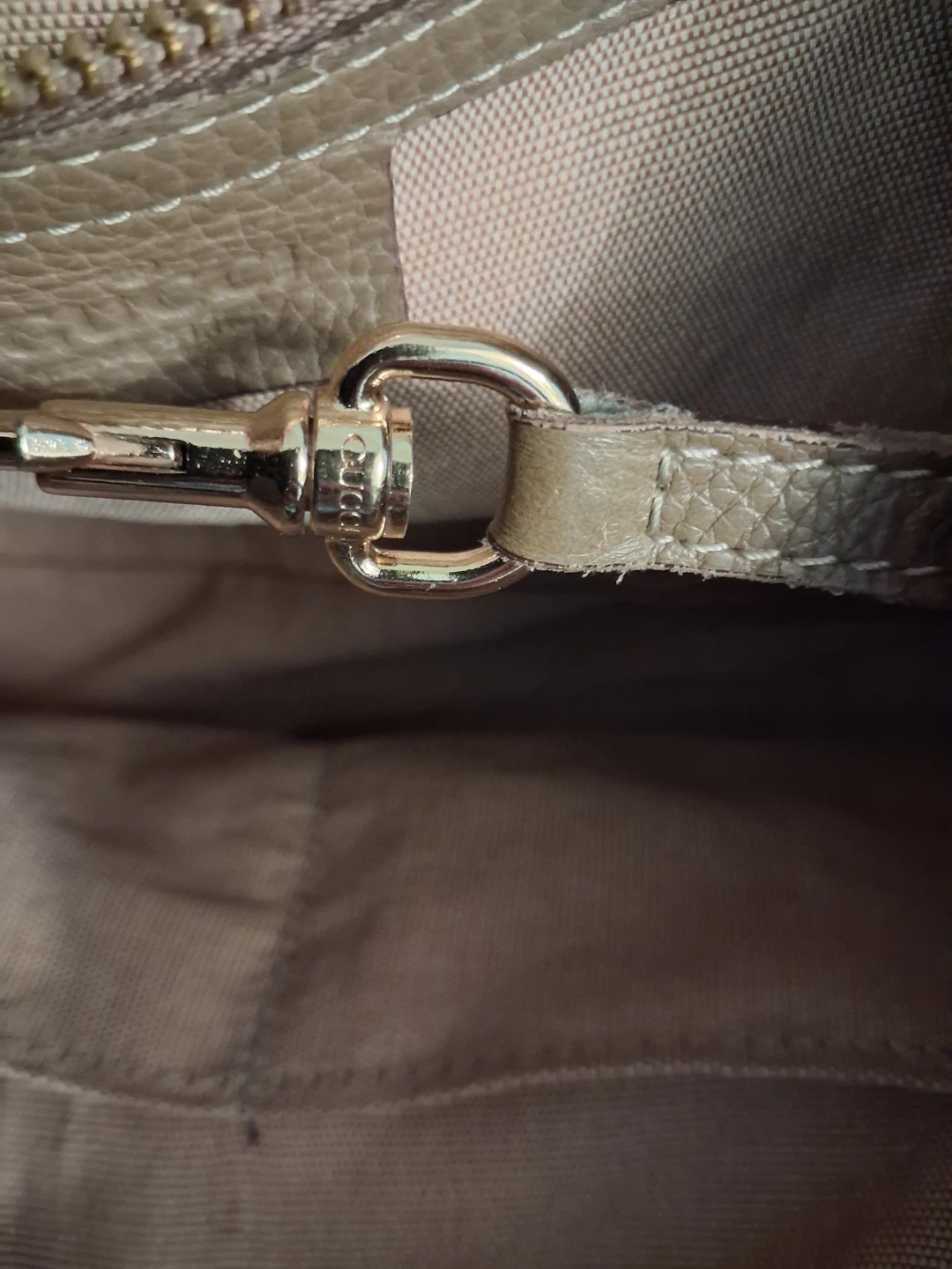 G Soho Leather Tote Bag - photo 5