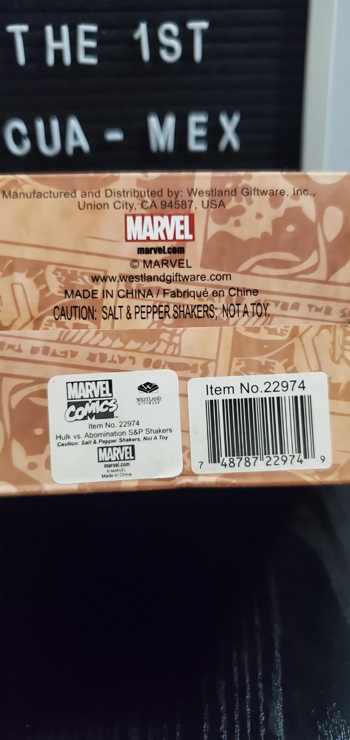 Marvel Hulk vs. Abomination Magnetic Salt and Pepper Shakers - photo 4