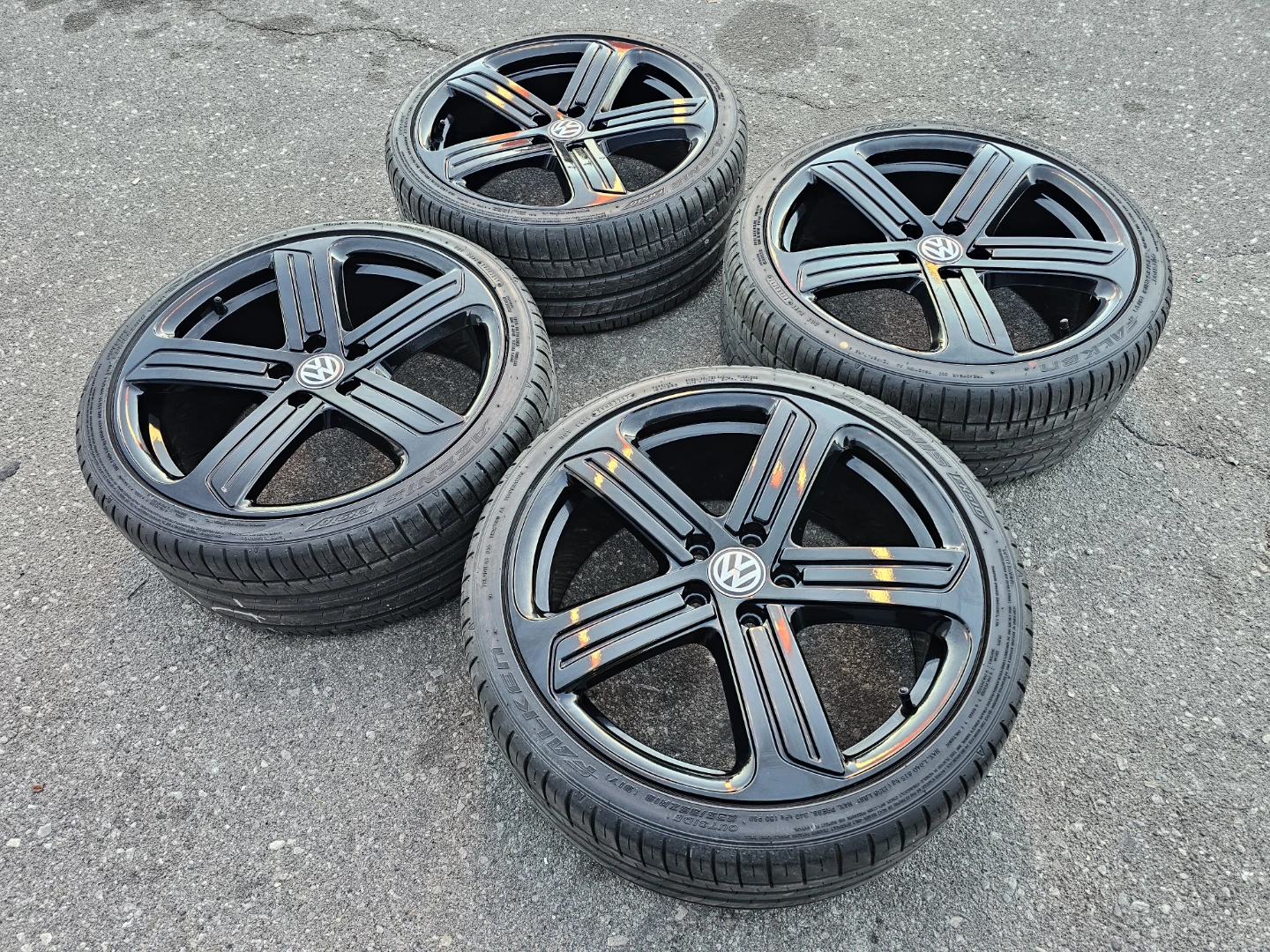 VOLKSWAGEN GOLF R O.E.M RIMS AND ALL SEASON TIRES