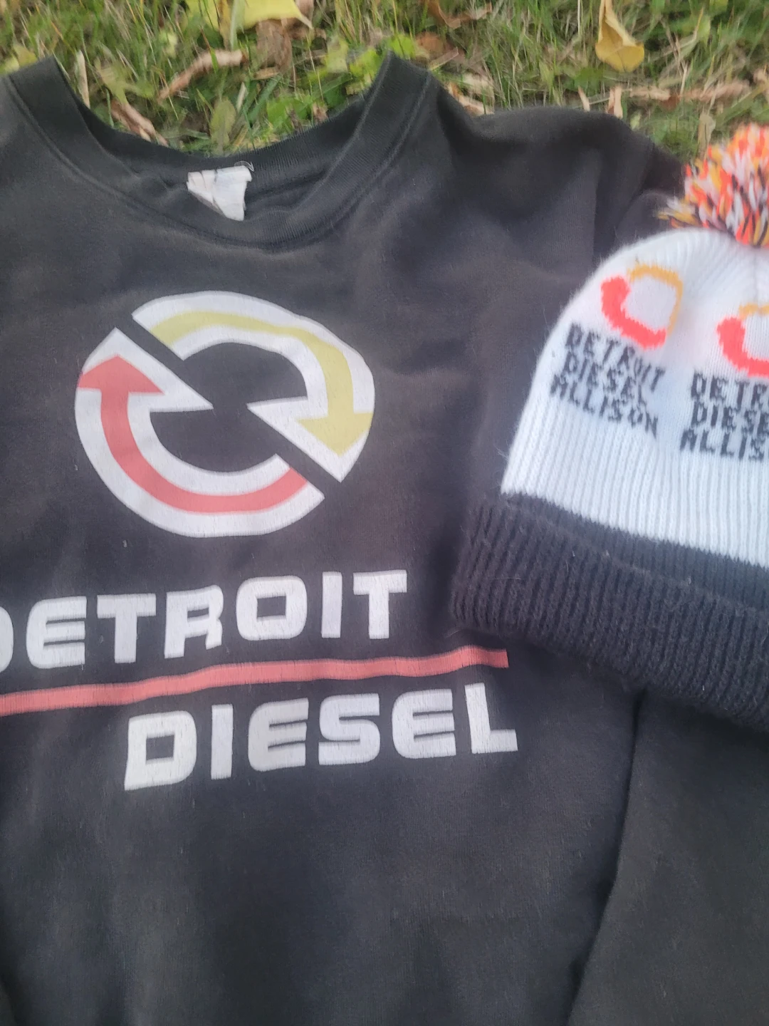 Detroit Diesel Sweatshirt and Pom Pom Toque - photo 2