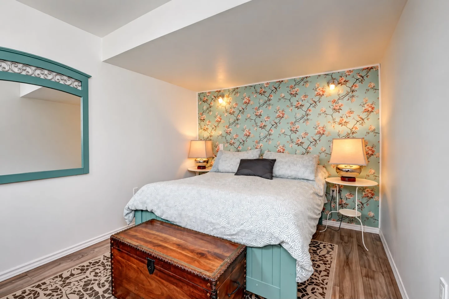 1 Bed 1 Bath - Apartment - photo 5