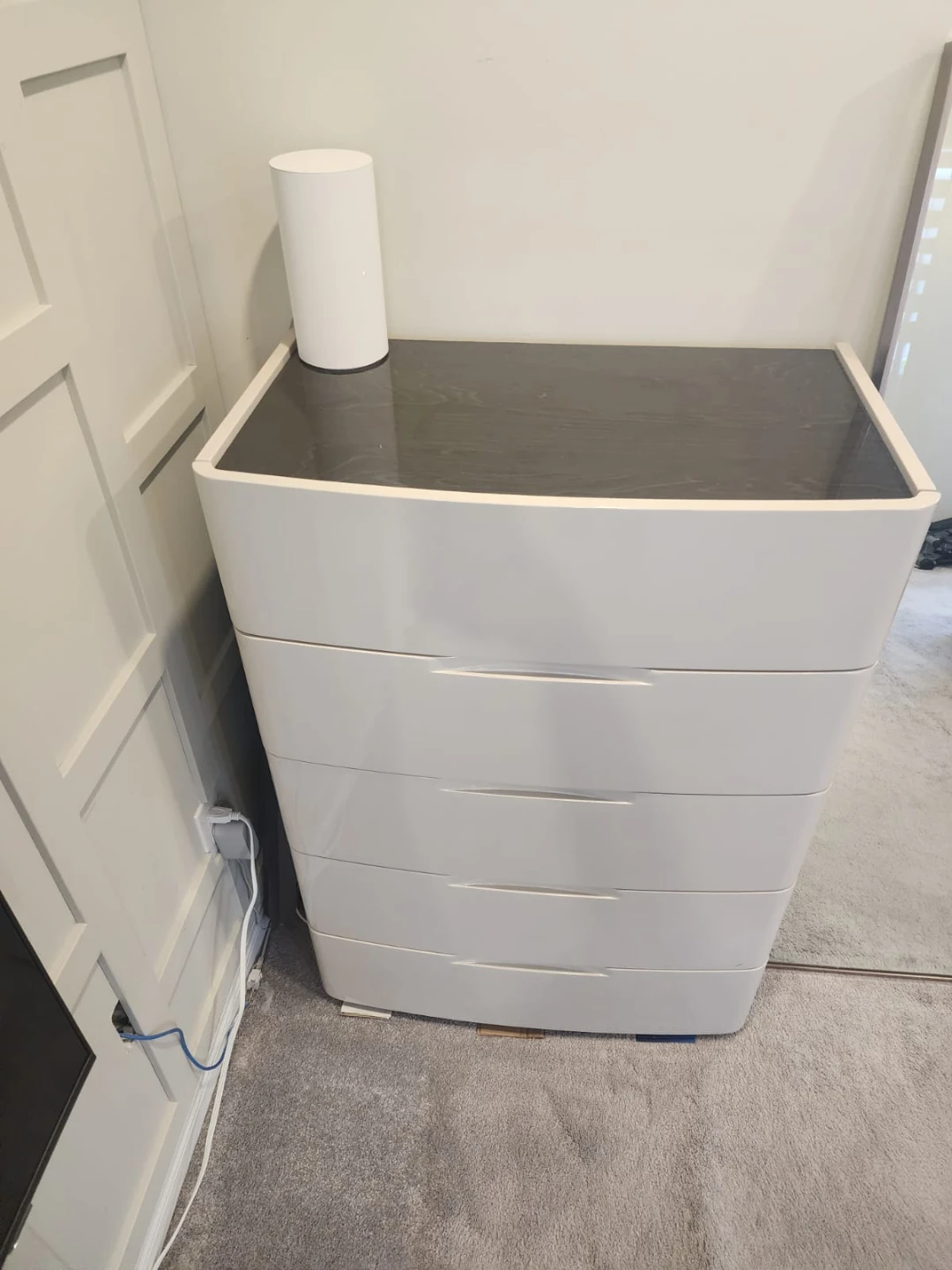 Light Grey Queen Set – LED Bed, Dresser, Mirror, Chest $850 - photo 5