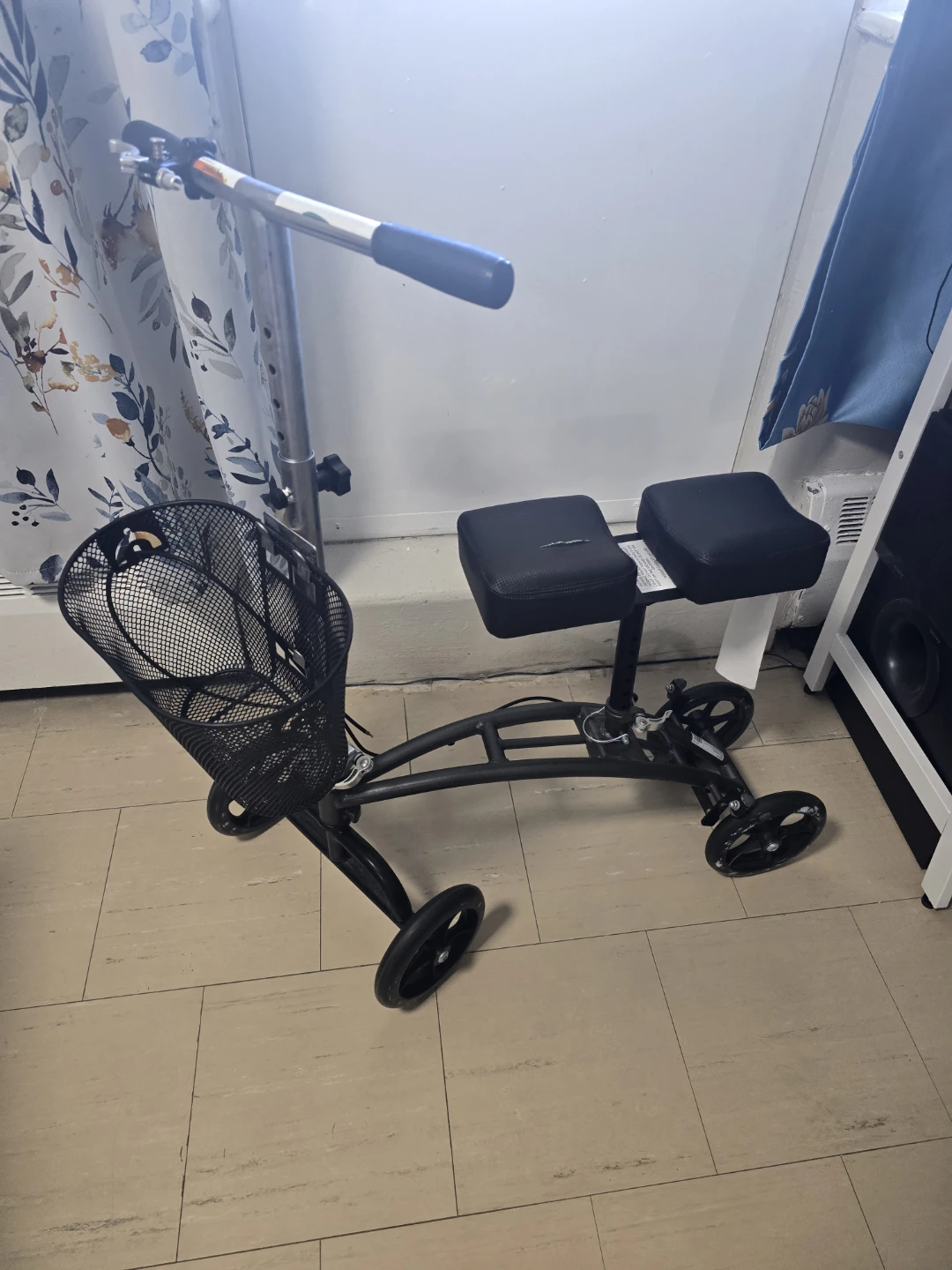 Steerable Knee Walker with Basket(read ad first