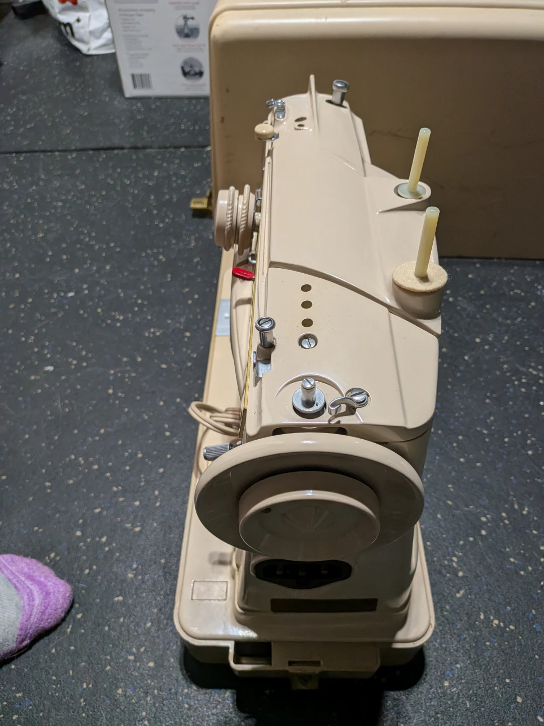 Vintage Singer 411G Sewing Machine - photo 3