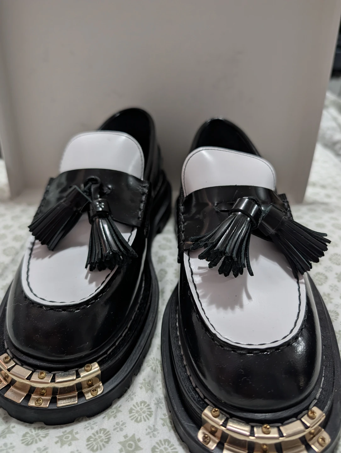 SANDRO Black and White Tassel Loafers with Gold Detail - photo 2