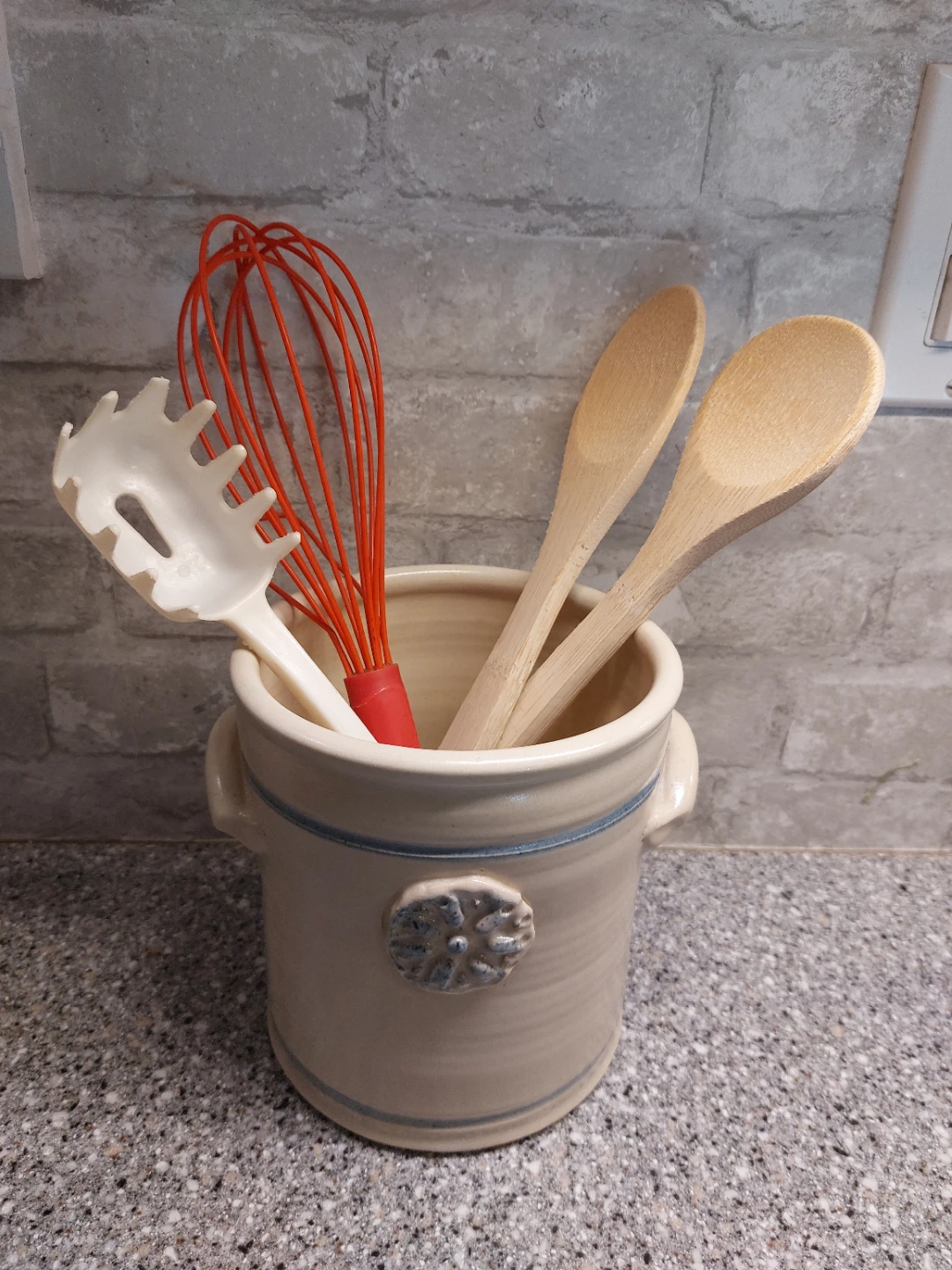 Stoneware Crock Utensil Holder - photo 2