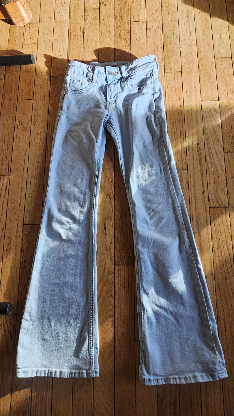 H&M Divided Light Wash Flare Jeans Size 0 - photo 2