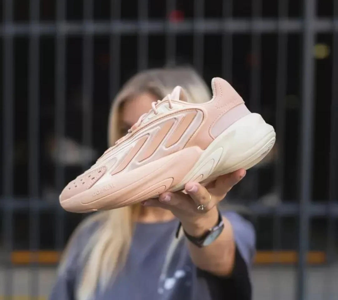 Adidas OZWEEGO Sneakers - Light Pink