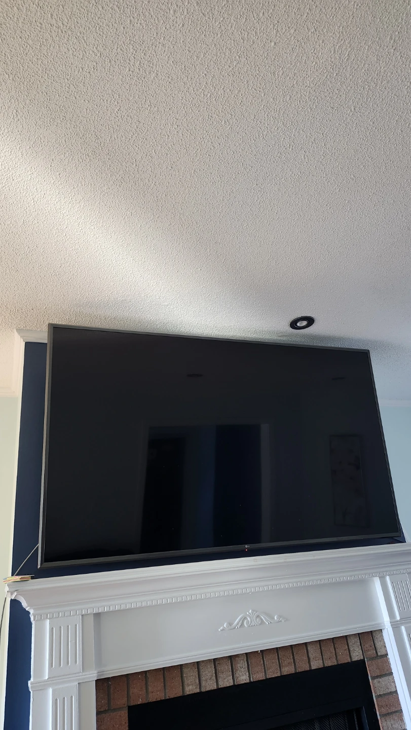 LG Flat Screen TV 75 inches - photo 2