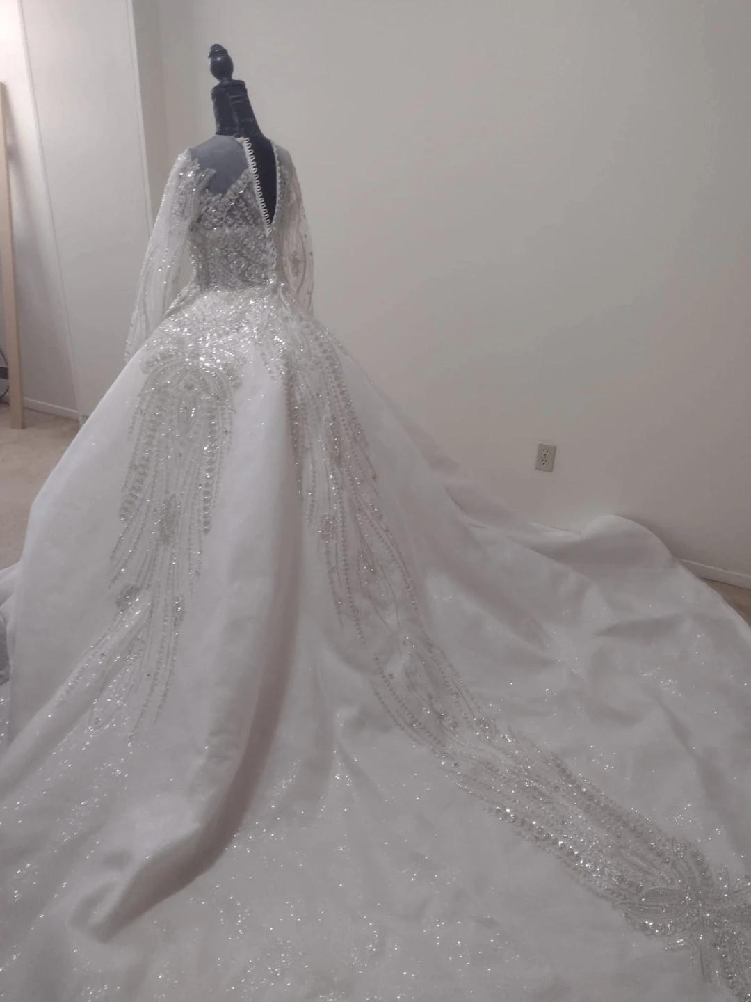White beaded ball gown wedding dress - photo 2