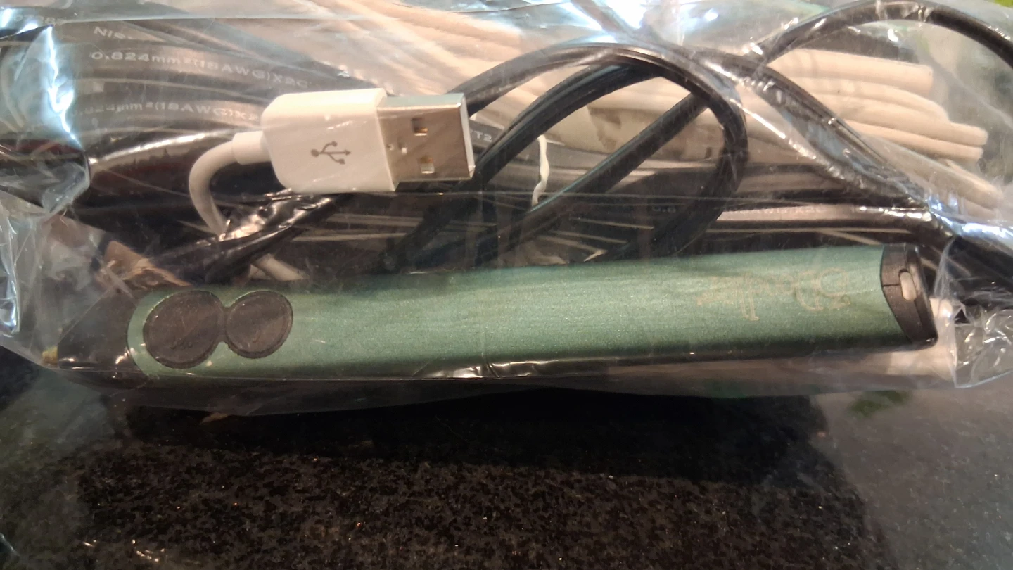 3D Printing Pen and Assorted Cables