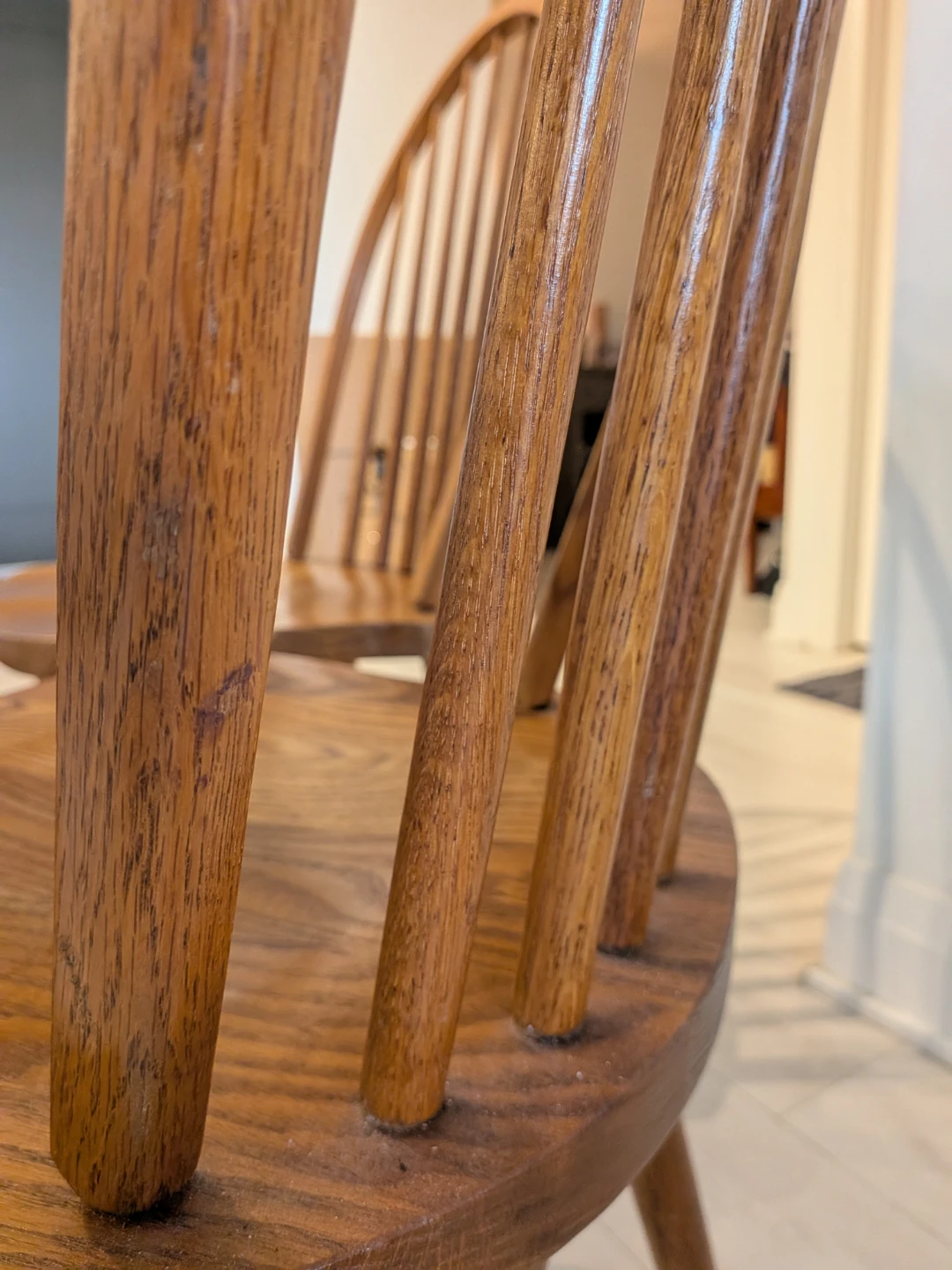 Move out sale: Set of two oak Windsor chairs - photo 4